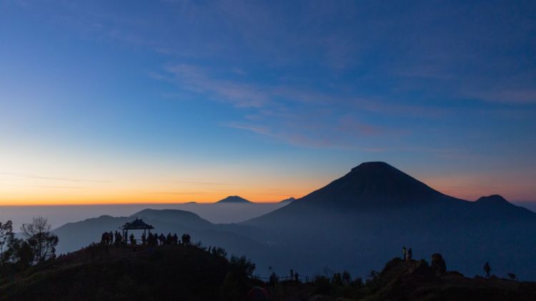 #DestinasiHipwee–Memburu The Golden Sunrise di Negeri Atas Awan, Dieng