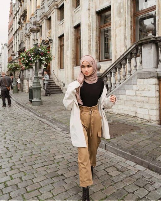 8 Inspirasi OOTD Cargo Pants. Cocok Buat yang yang Suka Gaya Tomboi dan Sporty~