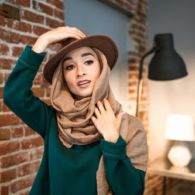 7 Inspirasi Fashion Hijab Masa Kini. Nggak Ribet, Santai dan Tetap Kekinian