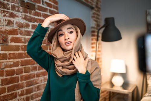 7 Inspirasi Fashion Hijab Masa Kini. Nggak Ribet, Santai dan Tetap Kekinian