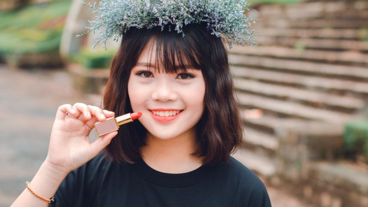 5 Teknik Makeup ini Bisa Bikin Kamu Terlihat 5 Tahun Lebih Muda. Wajib Dicoba!