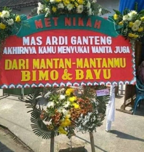 11 Karangan Bunga yang Akan Membuatmu Menyesal Punya Teman Begini. Nggak Ada Akhlak!