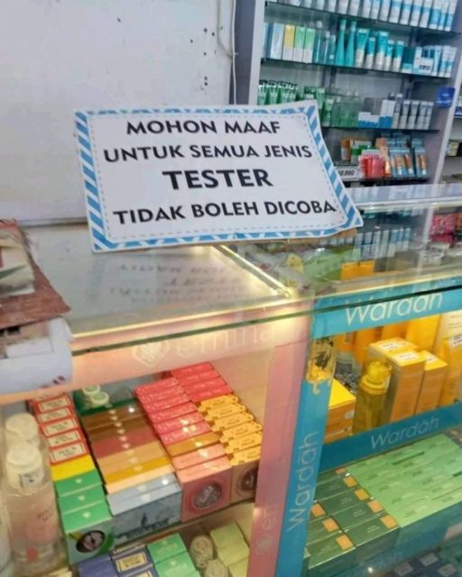 Nggak Cuma Tulisan Dilarang Ngutang, 11 Peringatan Kocak di Toko ini Bukti Susahnya Hadapi Pembeli