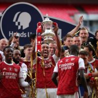 Arsenal yang Dulunya Terkenal Seperti Akuntan Musim Ini Sudah Pensiun dan Mulai Serius Main Bola