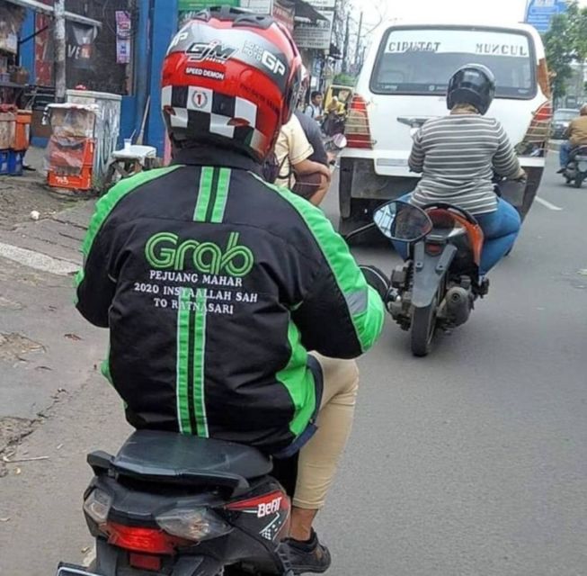 Potret Driver Ojol Ketika Lagi Jatuh Cinta. Bucin Adalah Hak Semuanya!