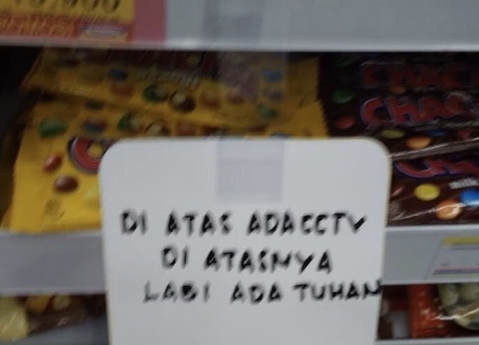 Nggak Cuma Tulisan Dilarang Ngutang, 11 Peringatan Kocak di Toko ini Bukti Susahnya Hadapi Pembeli