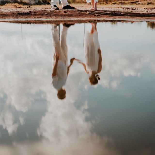 16 Ide Pre-Wedding dengan Latar Danau yang Bikin Fotomu Makin Syahdu. Uww, Manisnya~