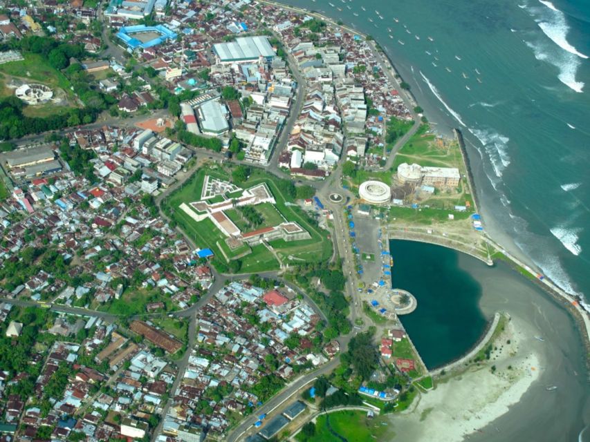 Bukan Gembok, di Pantai Tapak Paderi Bengkulu Ada Tradisi Tinggalkan Sandal Demi Bertemu Jodoh