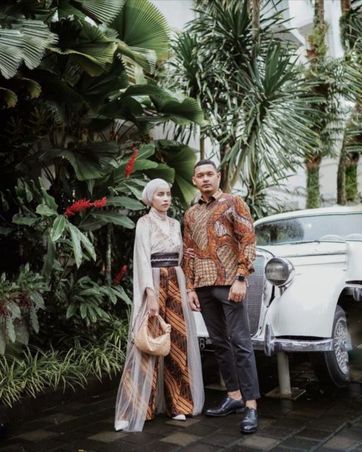 10 Ide Padu Padan Bawahan Batik ala Para Seleb. Acara Formal Ayok, Acara Santai Kece Juga~