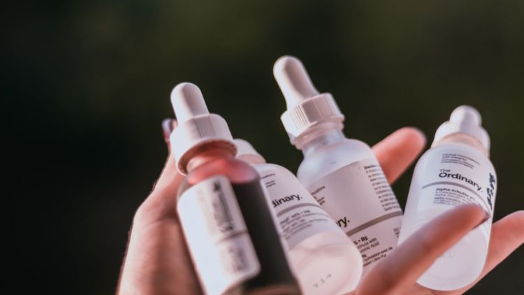 6 Kandungan Serum untuk Cerahkan Kulit. Bukan Cuma Niacinamide lo!