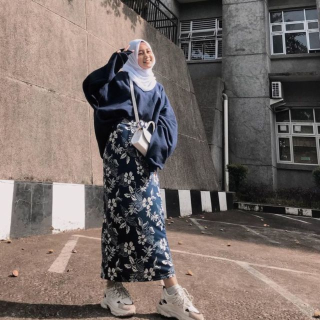 10 Ide Padu Padan Bawahan Batik ala Para Seleb. Acara Formal Ayok, Acara Santai Kece Juga~