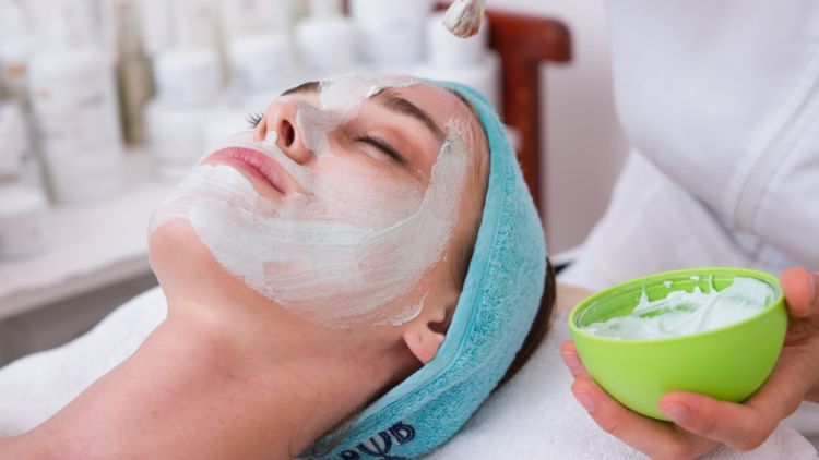 6 Cara Membuat Masker Beras untuk Wajah Cerah & Sehat