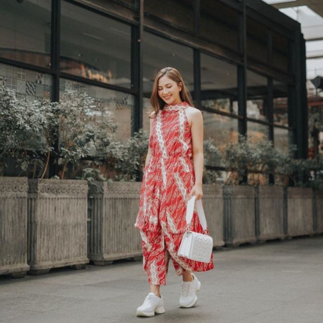 Meriahkan HUT RI Lewat 11 Outfit Nuansa Merah Putih ini yuk. Cantik dan Instagramable~