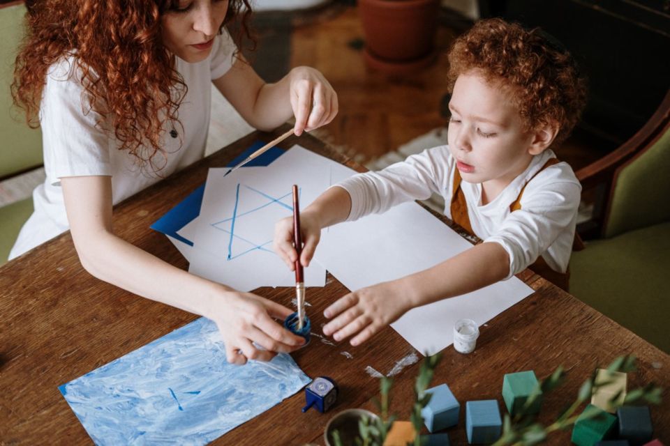 5 Trik Cerdas Cegah Anak Merasa Bosan Selama Sekolah Daring. Semangat, Moms!