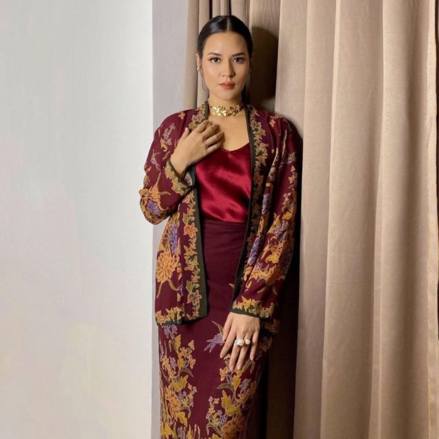 Meriahkan HUT RI Lewat 11 Outfit Nuansa Merah Putih ini yuk. Cantik dan Instagramable~