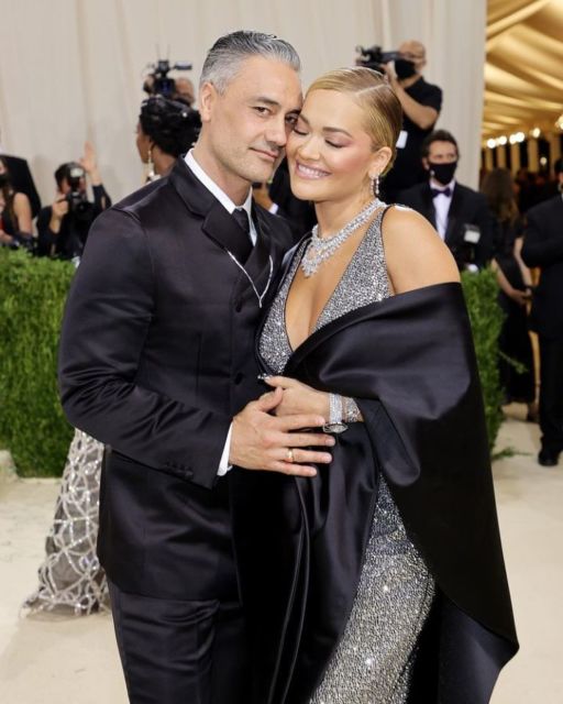 Umbar Kemesraan di Met Gala 2021, ini Potret Pasangan Artis Hollywood Favorit Warganet