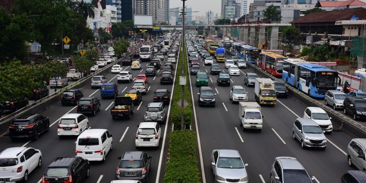 5 Tipikal Pengendara Mobil di Indonesia yang Selalu Menguji Emosi Saat di Jalanan. Sabaaar~