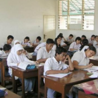 Serba-Serbi Persebaran Bangku Murid di Dalam Kelas. Duduk Depan Bukan Berarti Sok Pintar!