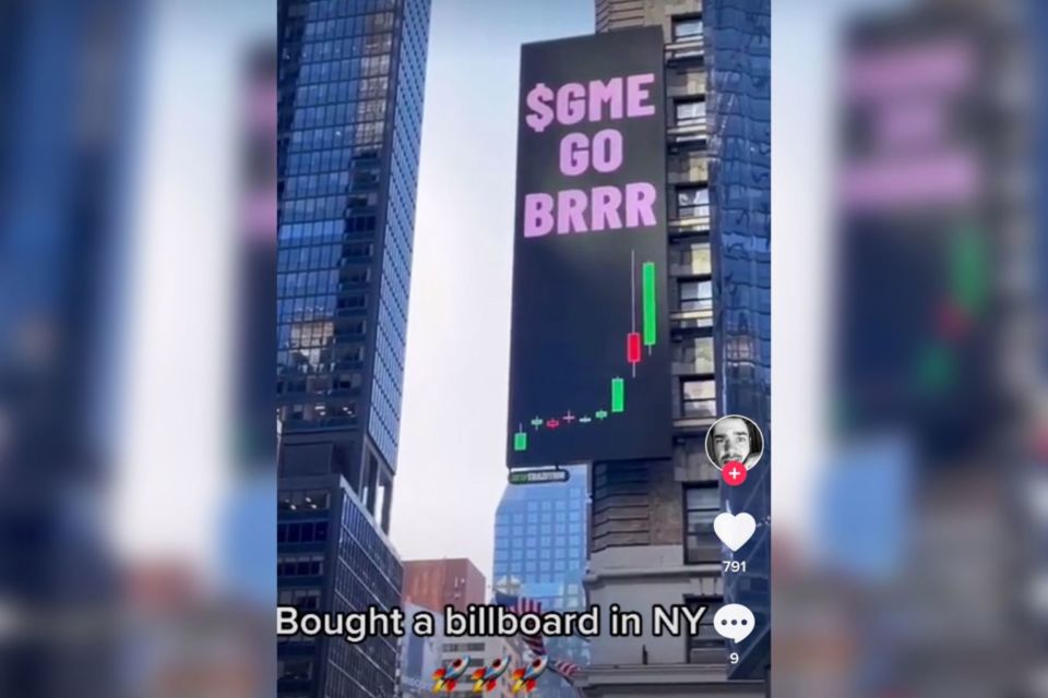 Mengulik Syarat Tampil di Times Square Billboard. Butuh Prestasi Atau Uang Sih?