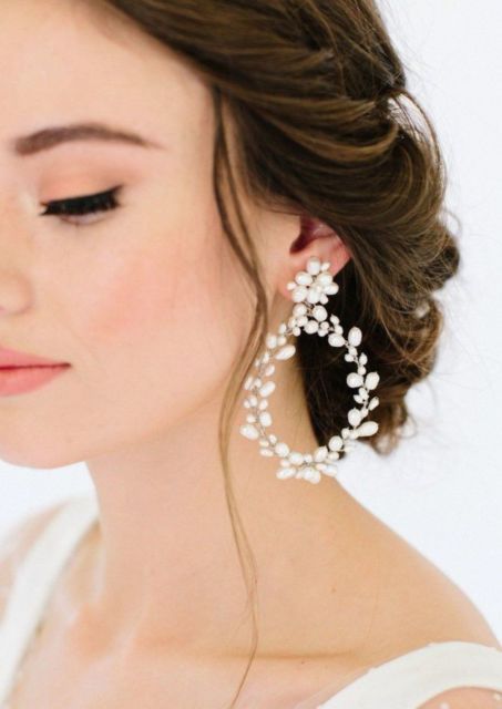 12 Model Anting Mutiara yang Bikin Manten Makin Glowing. Cocok di Segala Tema Pernikahan!