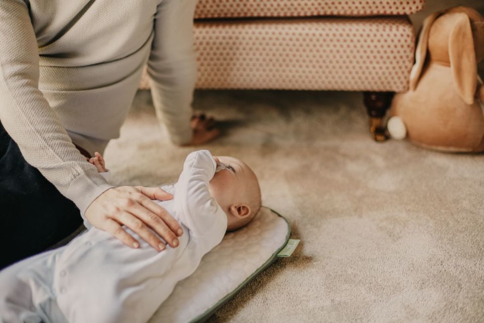 Meski Menyejukkan, Ternyata Ini 5 Aturan Penggunaan Kipas Angin pada Bayi!