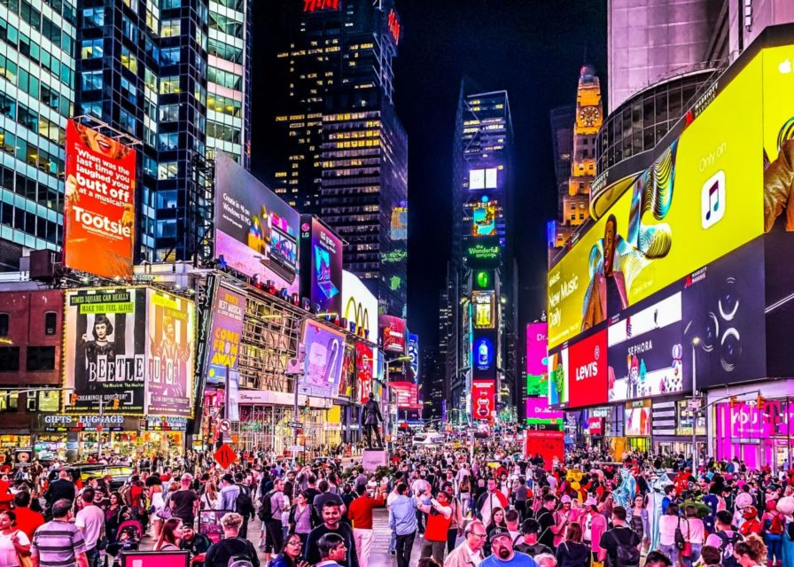 Mengulik Syarat Tampil di Times Square Billboard. Butuh Prestasi Atau Uang Sih?