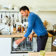 #KompetisiYoungMom-Memiliki Suami yang Suka Membantu Pekerjaan Istri di Rumah Adalah Sebenar-benarnya Suami Idaman