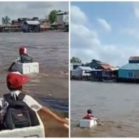 Viral Bocah SD Seberangi Sungai Naik Styrofoam. Memang Miris, tapi Cek Dulu Kebenarannya