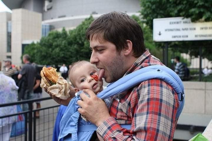 Begini Jadinya Saat Bayi Ditinggal Berdua dengan Ayahnya. Meresahkan Sekali, Bund!