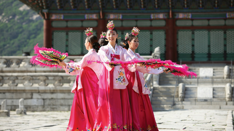 8 Hal ini Normal Bagi Orang Korea, tapi Dianggap Nyeleneh Sama Orang Asing. Menurutmu Gimana?