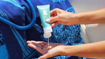 Inovasi Sunscreen yang Nggak Cuma Bentuk Cream Aja, Cara Pakainya Juga Beda!