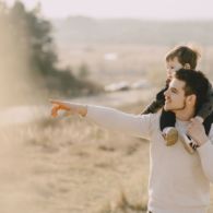 8 Hal Secara Fisik yang Diturunkan dari Ayah. Mulai Lesung Pipi Hingga Kesuburan!