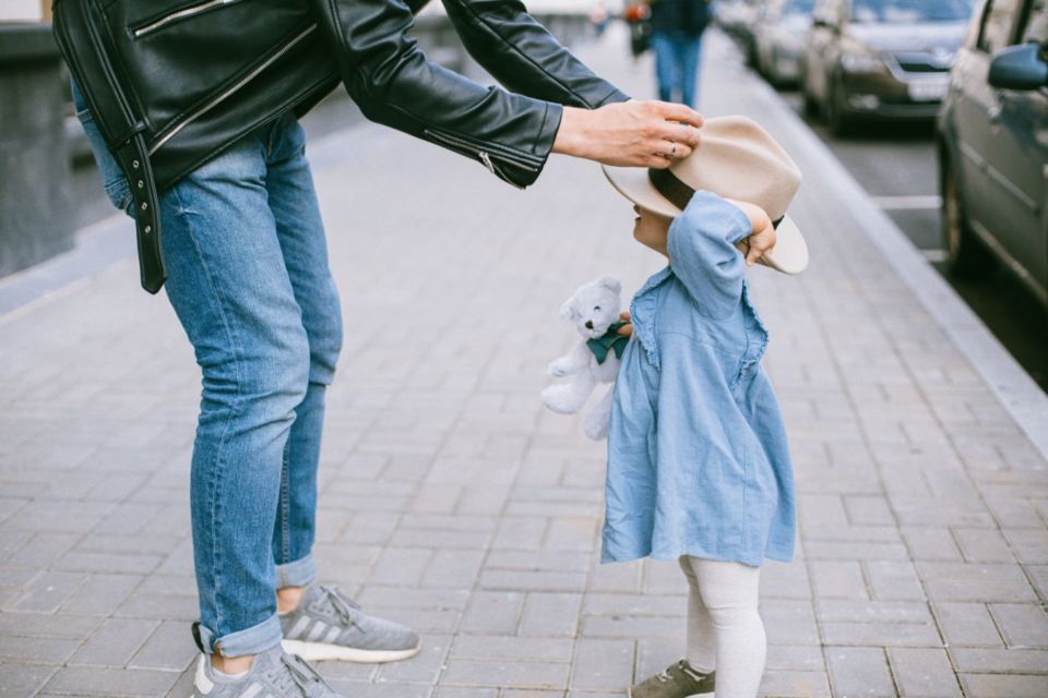 5 Tanda Kalau Ibu dan Ayah Telah Membesarkan Anak yang Manja. Pahami, Yuk!