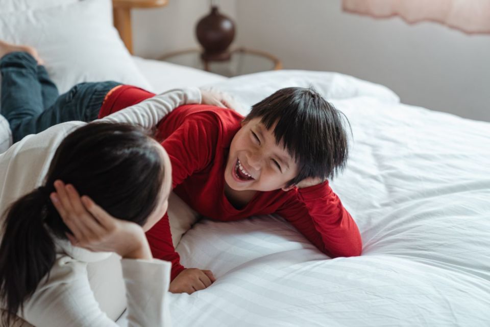 3 Rahasia Mendidik Anak Agar Ia Nggak Sungkan Curhat ke Orang Tuanya. Penting!