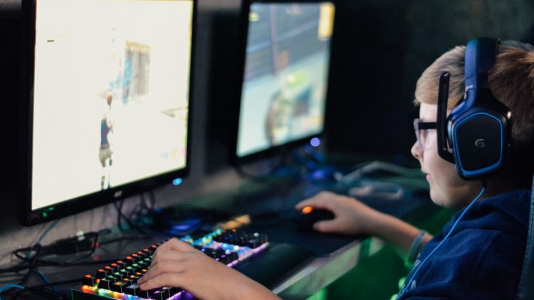 Bunda, Jangan Larang Anak Bermain Game Online