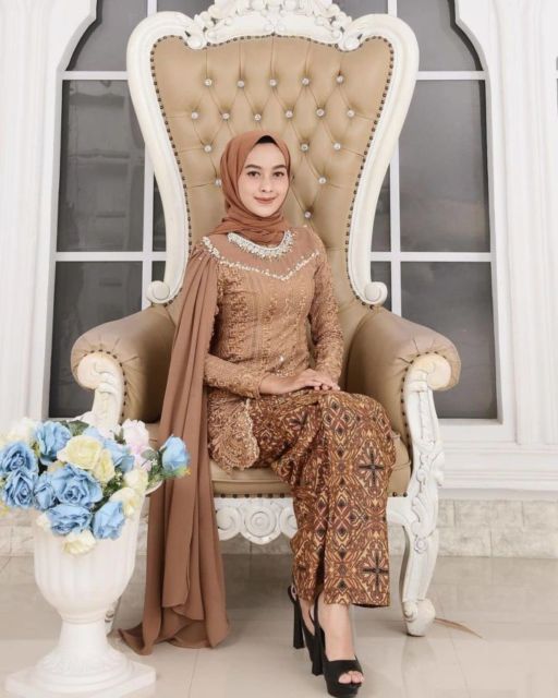 kebaya wisuda