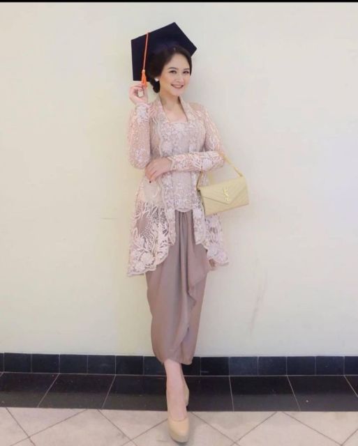 kebaya wisuda