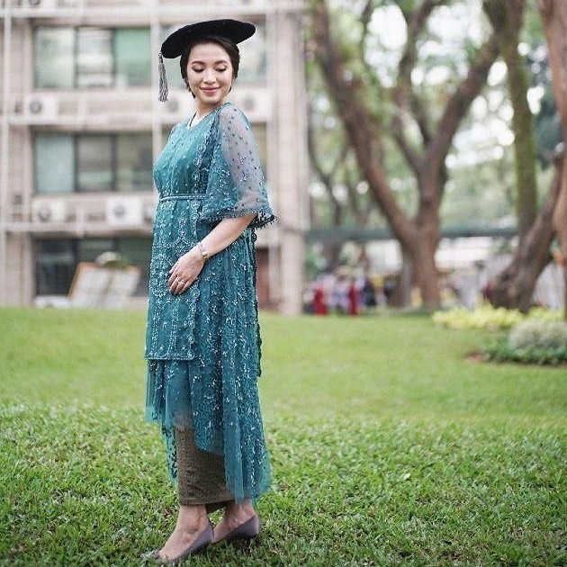 kebaya wisuda