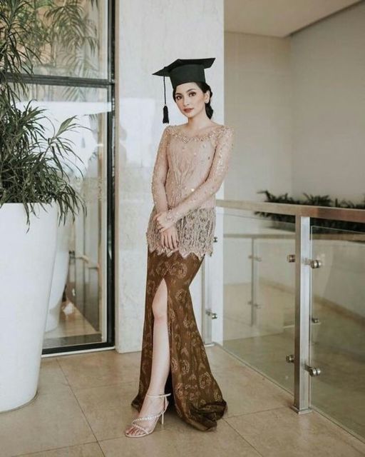 kebaya wisuda