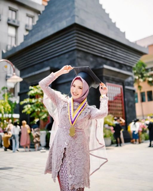 kebaya wisuda