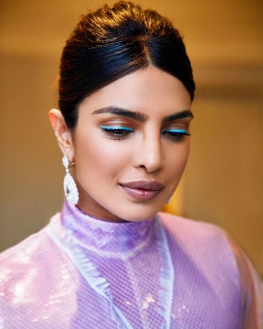 7 Ide Makeup ala Selebritas Bollywood. Riasan Mata yang Bold Sempurna Adalah Kunci!