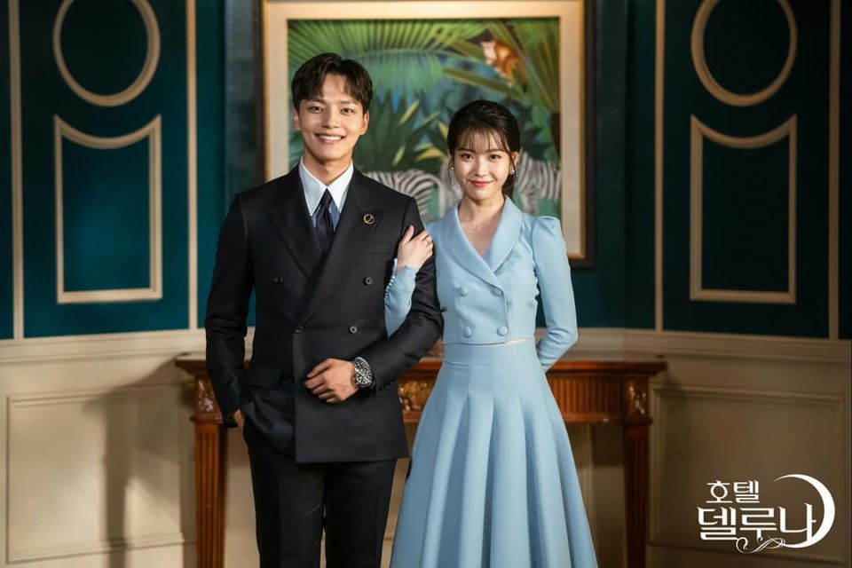 8 Gaya Berpakaian ala Pasangan di K-Drama. Bisa Disontek nih Buat OOTD Kamu dan si Dia~