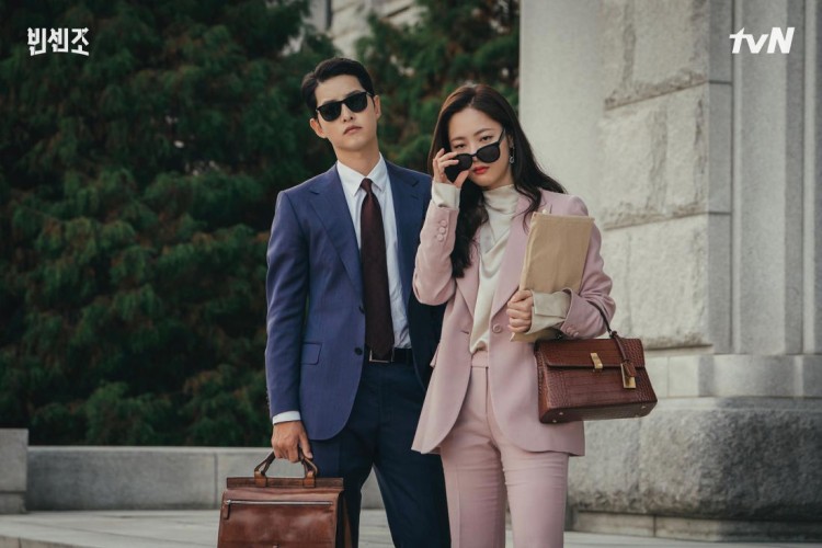 8 Gaya Berpakaian ala Pasangan di K-Drama. Bisa Disontek nih Buat OOTD Kamu dan si Dia~