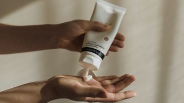 Gara-Gara Tercemar Bahan Kimia ini, Puluhan Merek Sunscreen Ditarik dari Pasaran. Apa itu?