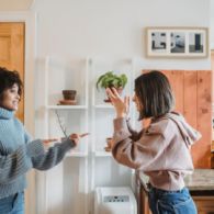 5 Jenis Konflik Sering Terjadi dengan Sesama Perempuan. Kadang Nggak Bisa Dihindari!