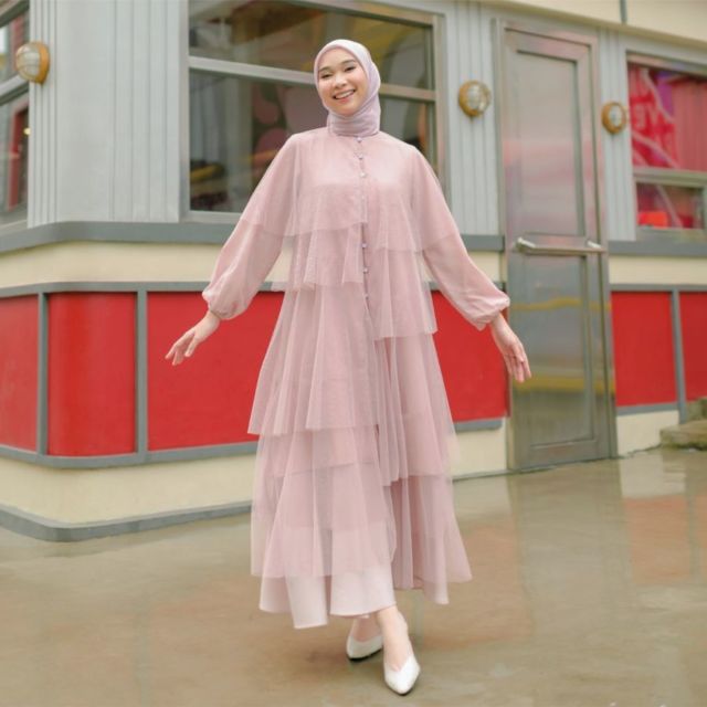 8 Rekomendasi merek Gamis Lokal yang Pas untuk Anak Muda. Cakep-cakep!