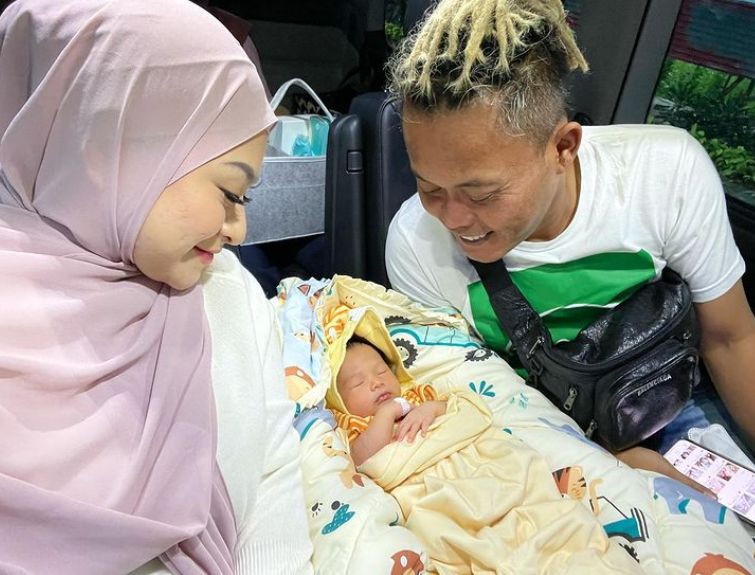 Artis yang Dikaruniai Anak Pertama di Tahun 2021; Bikin Publik Ikut Bahagia