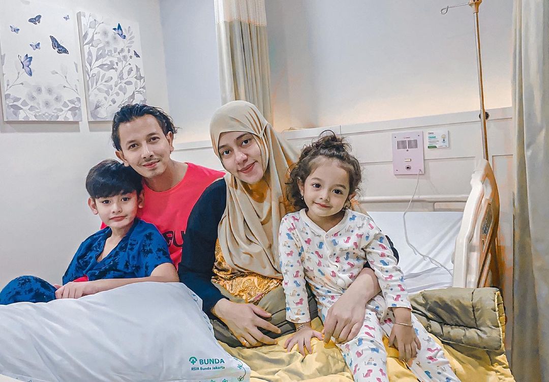 Selamat, Fairuz A Rafiq Telah Melahirkan Anak Ketiga!