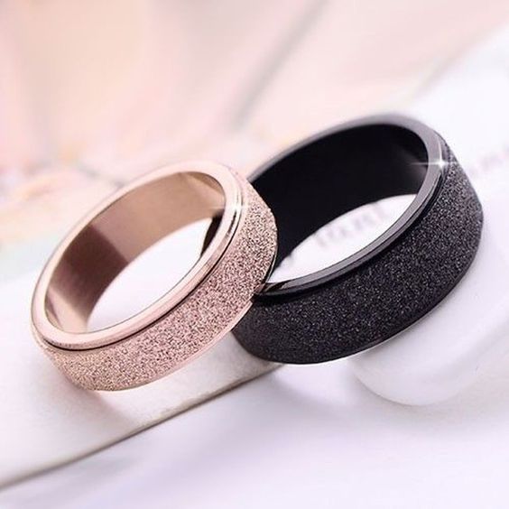 Cincin couple beda warna