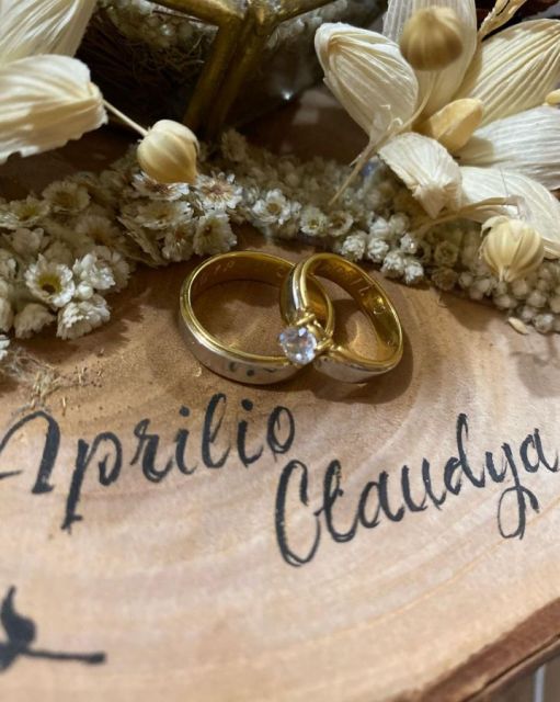 Detail cincin tunangan Aprilio dan Claudya